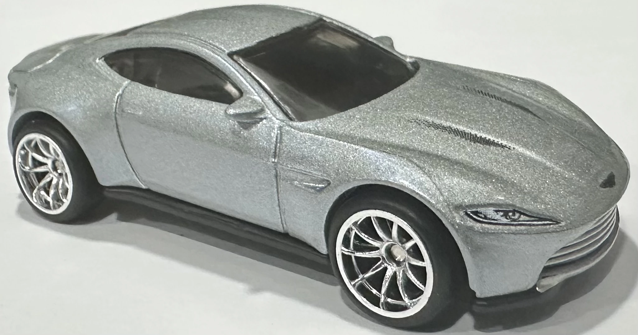 Aston Martin DB10