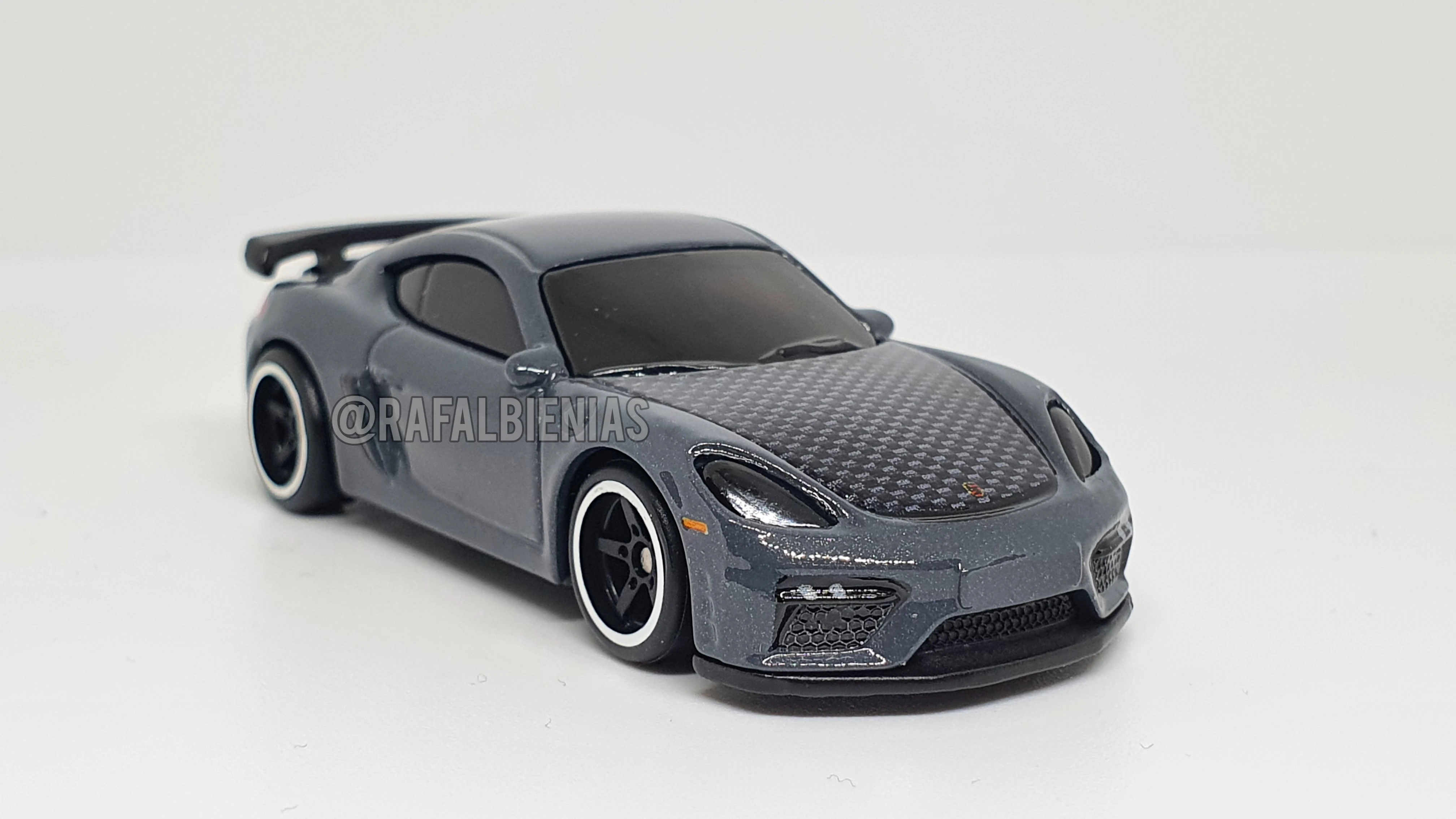 Porsche 718 Cayman GT4