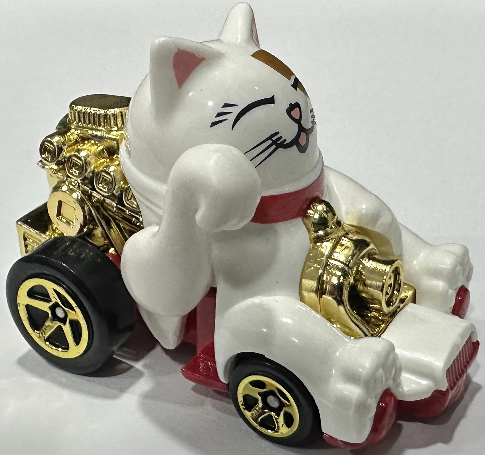 FELINE LUCKY