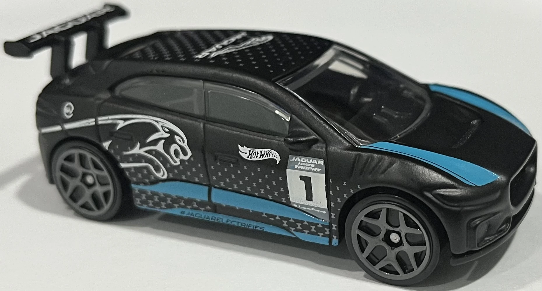 JAGUAR I-PACE eTROPHY