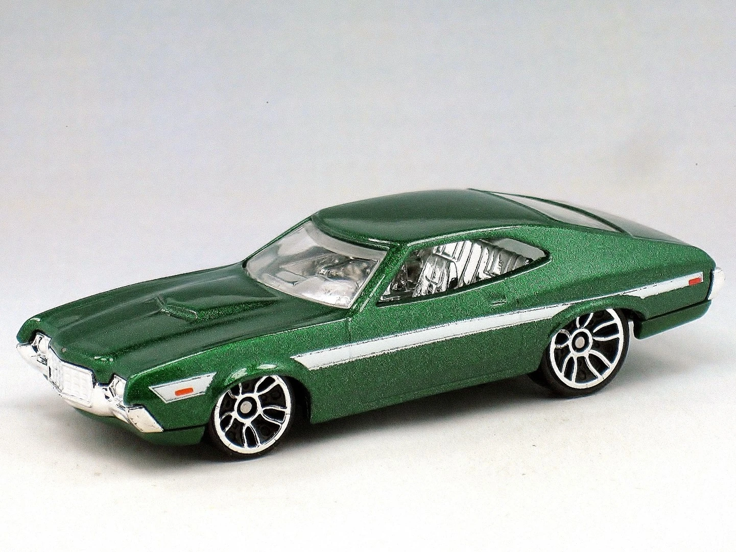 '72 Ford Gran Torino Sport