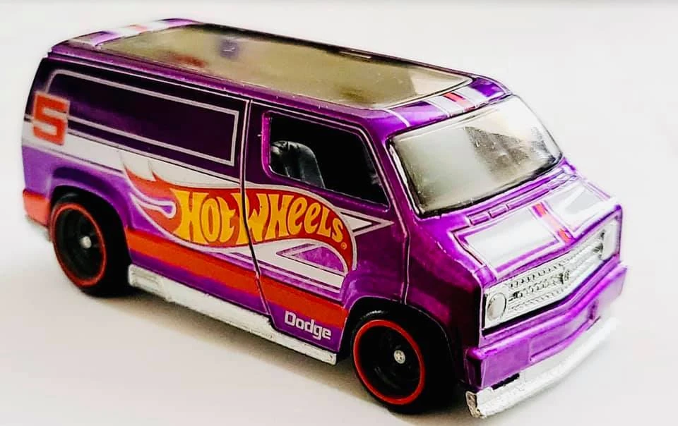 Custom '77 Dodge Van