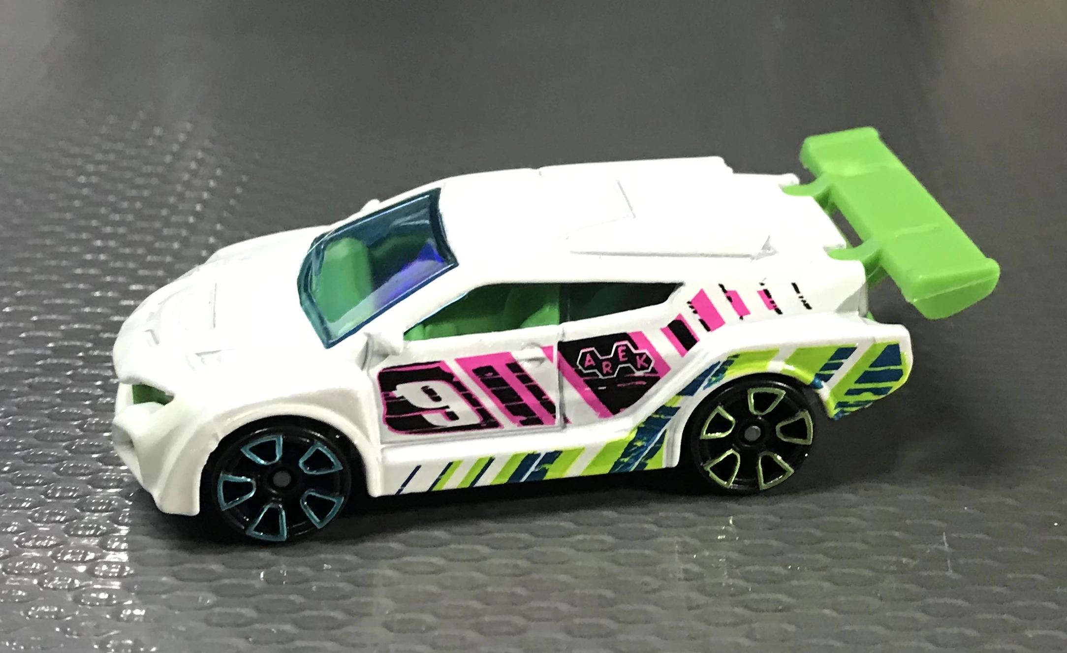 Loop Coupe