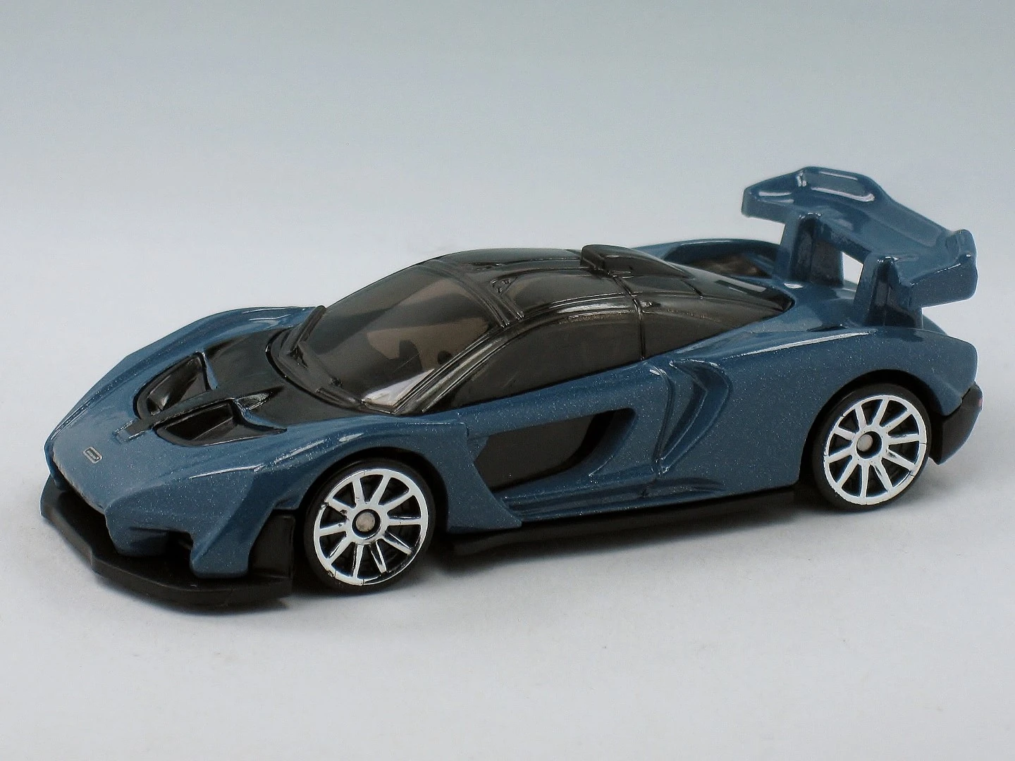 McLaren Senna