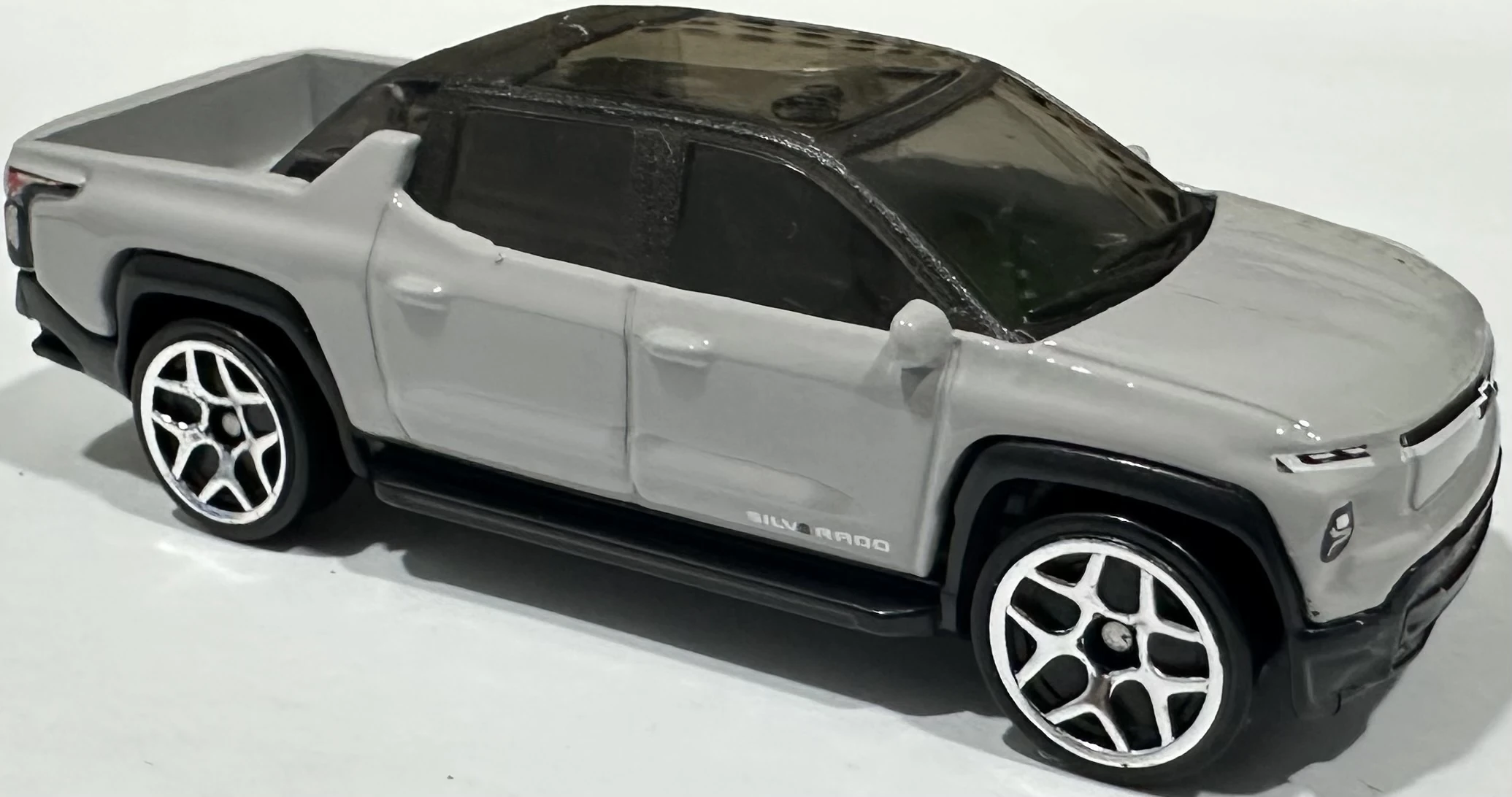 SILVERADO EV RST