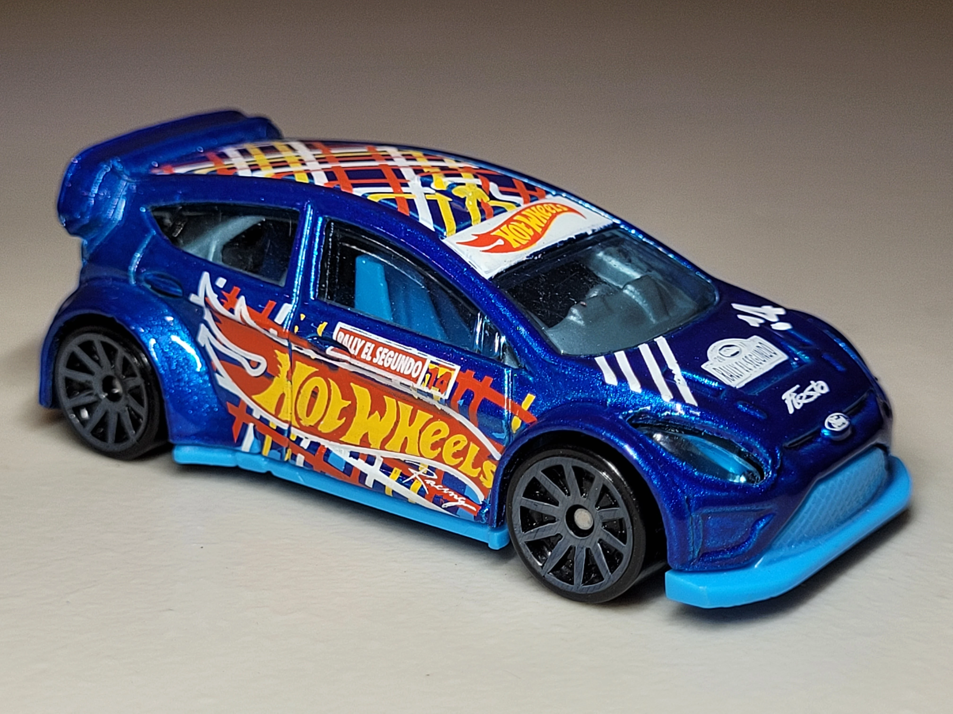 '12 Ford Fiesta