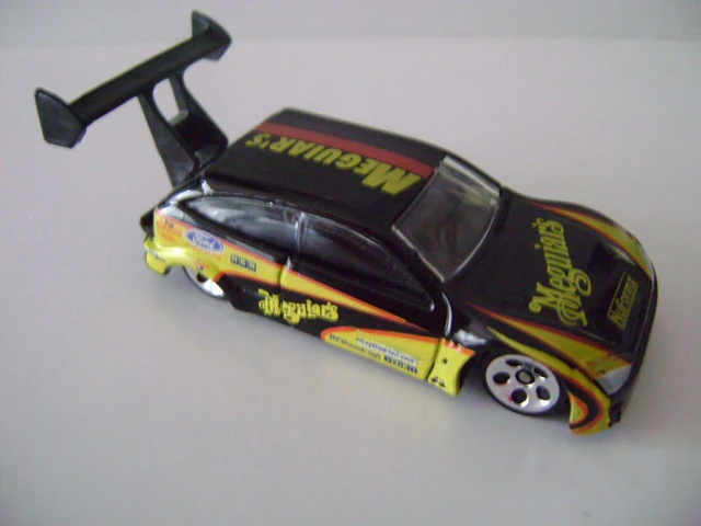 [[Ford Focus (2001)