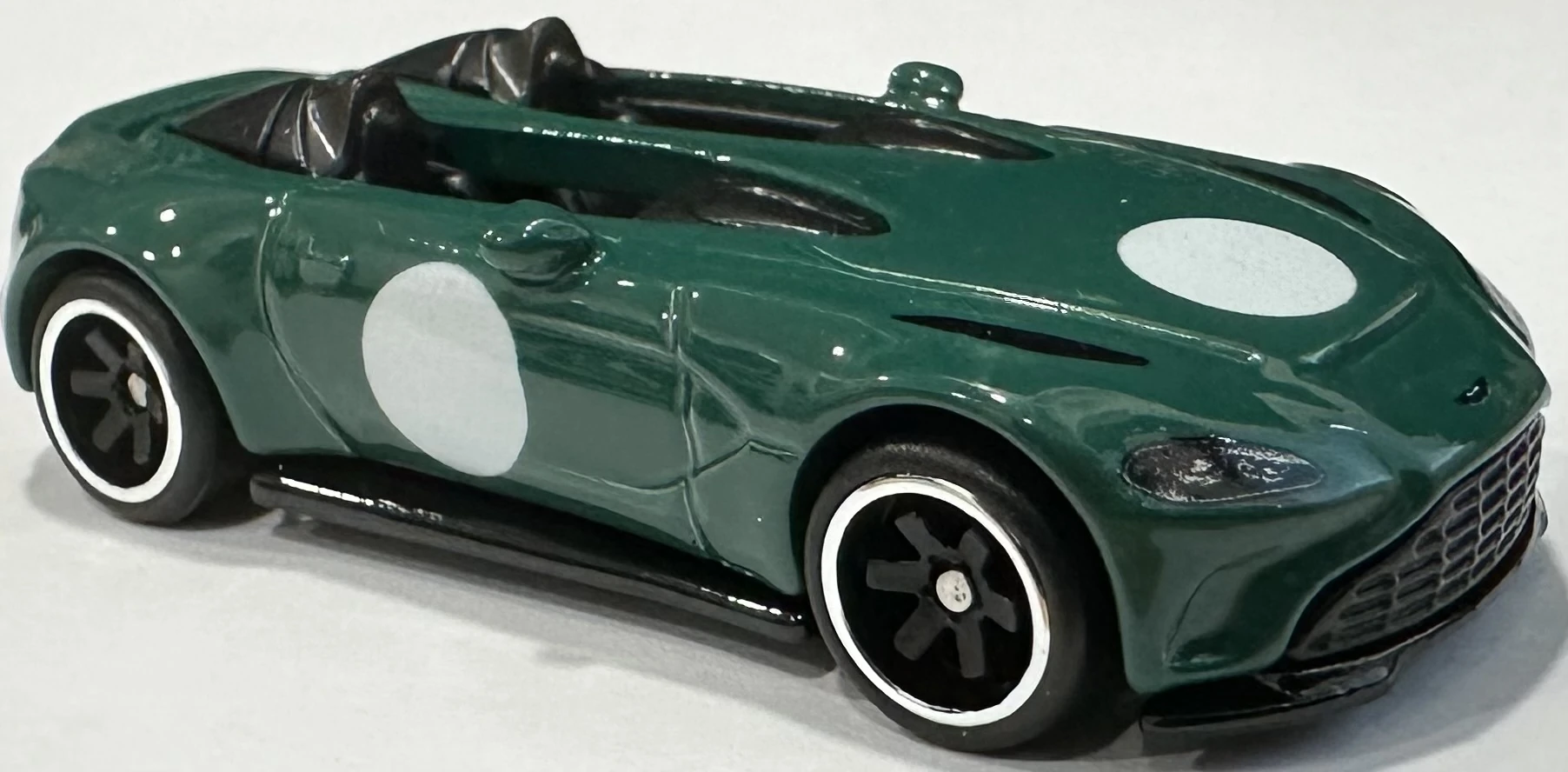 Aston Martin V12 Speedster