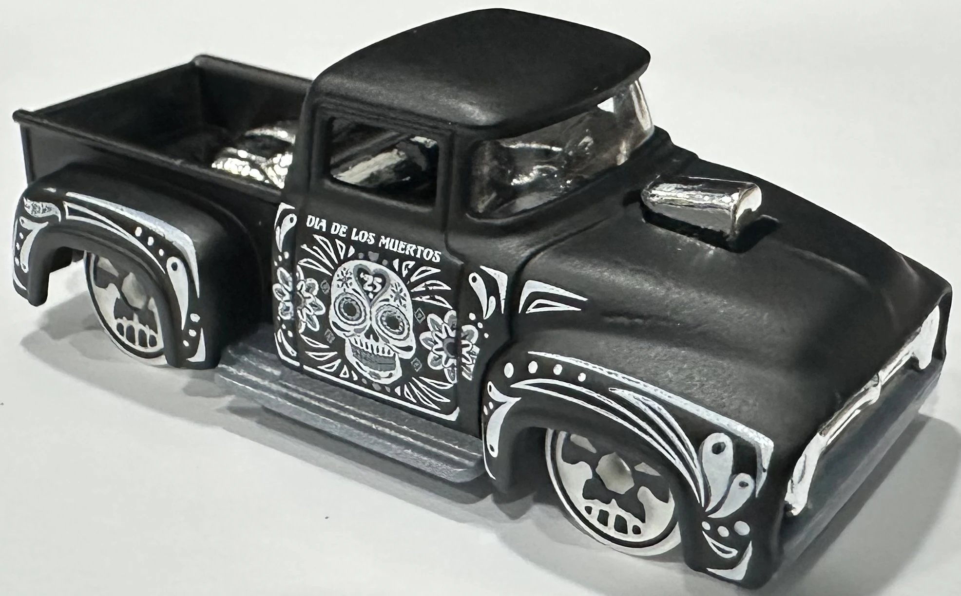 CUSTOM ’56 FORD TRUCK