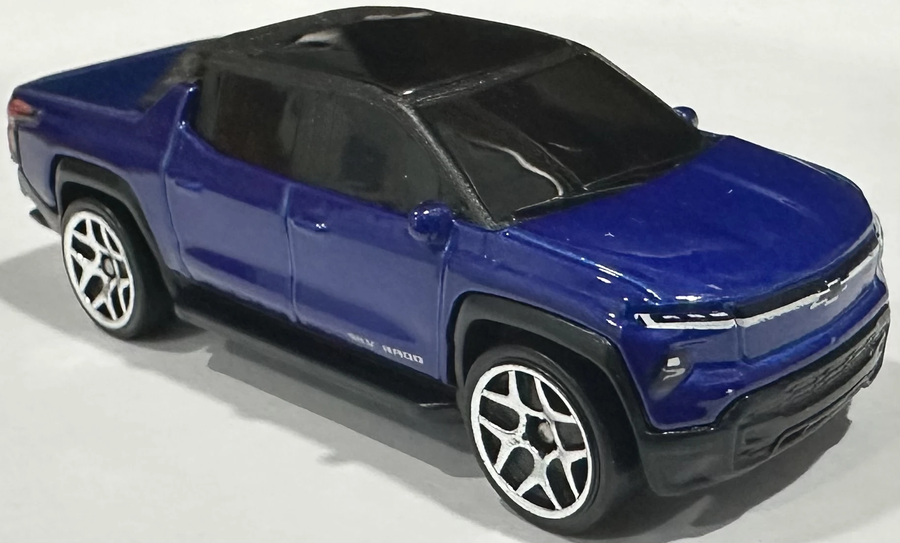 SILVERADO EV RST
