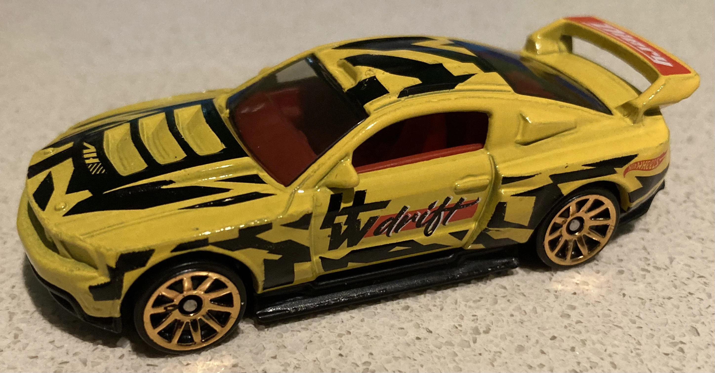 Custom '12 Ford Mustang